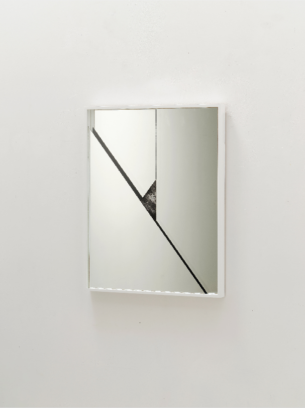 6. Freeze Frame 02, Pigment print, mirror, 91 x 71 cm, 2023.png