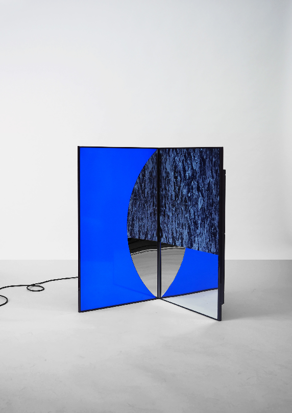 3. Flat Matter2, LED, acrylic mirror, painted steel, dimension variable, 2017.png