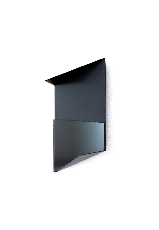2. Black Freeze #3, painted steel, black mirror, 27x15x7cm, 2021.png